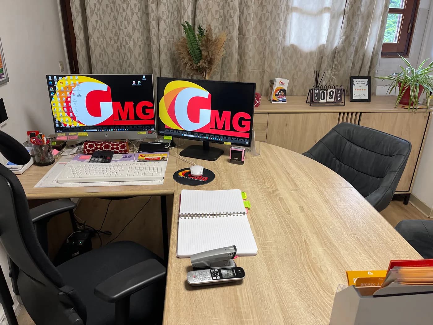 Poste de travail aux couleurs de GMG — Basse-Terre